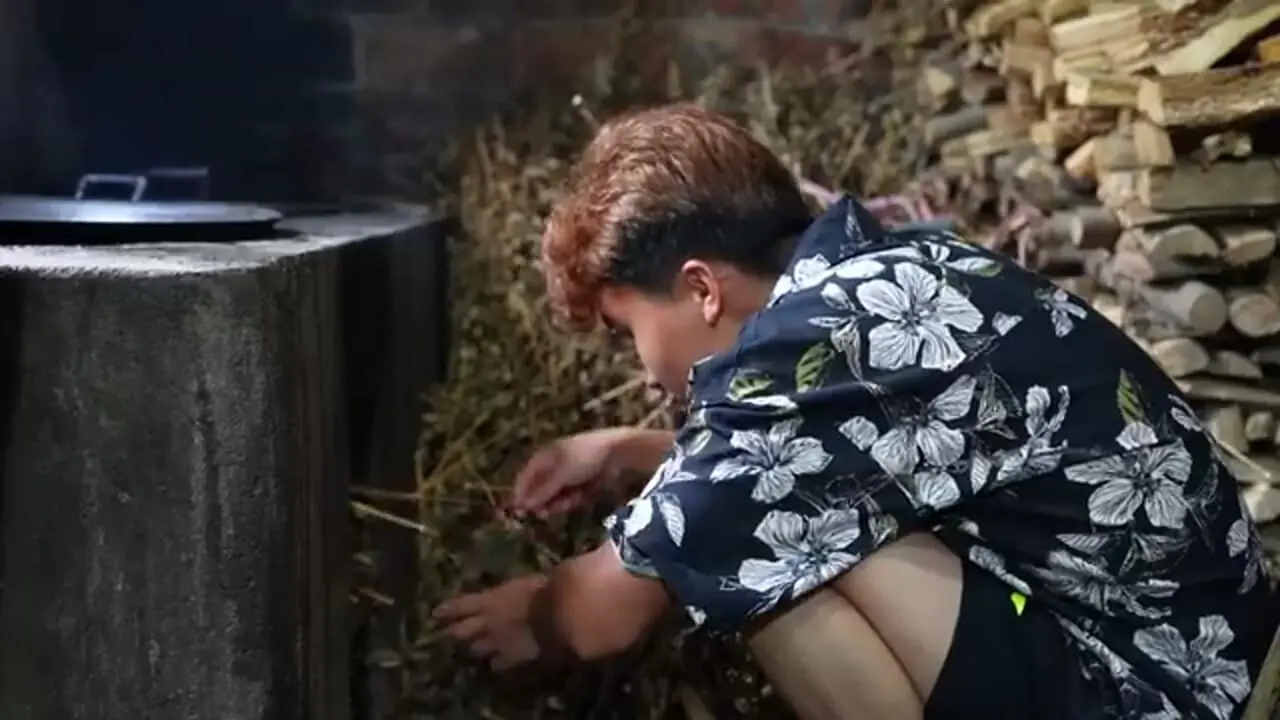 ببینید| غذای روستایی در چین؛ برداشت انبه از باغ و تهیه ترشی و غذاهای متنوع با آن