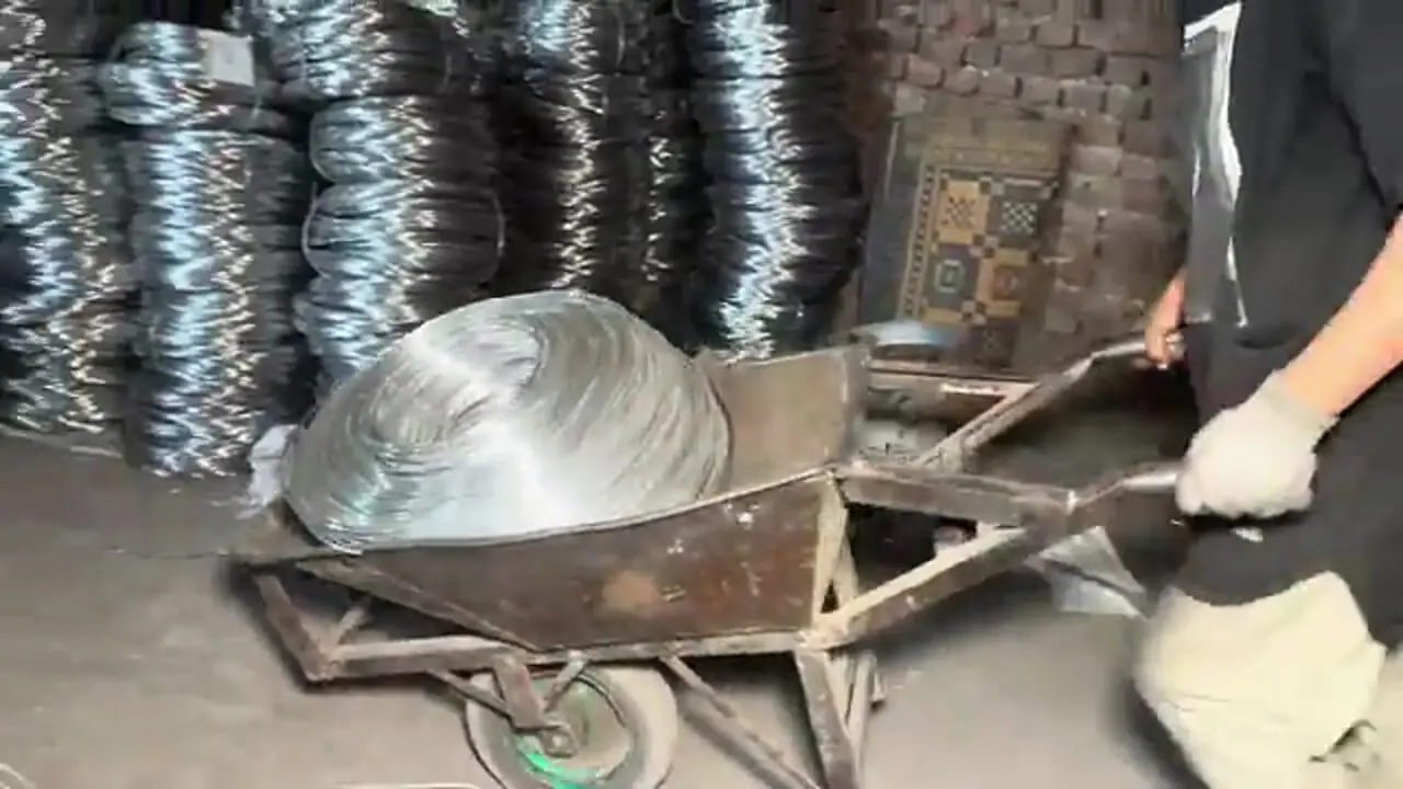 مراحل دیدنی بازیافت جلد قرص و تولید میخ با آن ها و در پاکستان