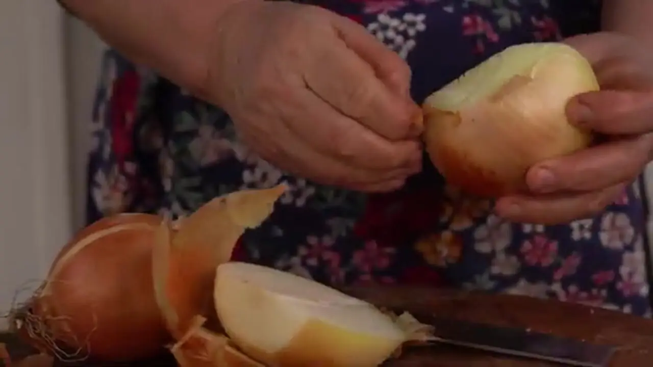 غذای روستایی در آذربایجان؛ پخت نان سنتی با سیب زمینی