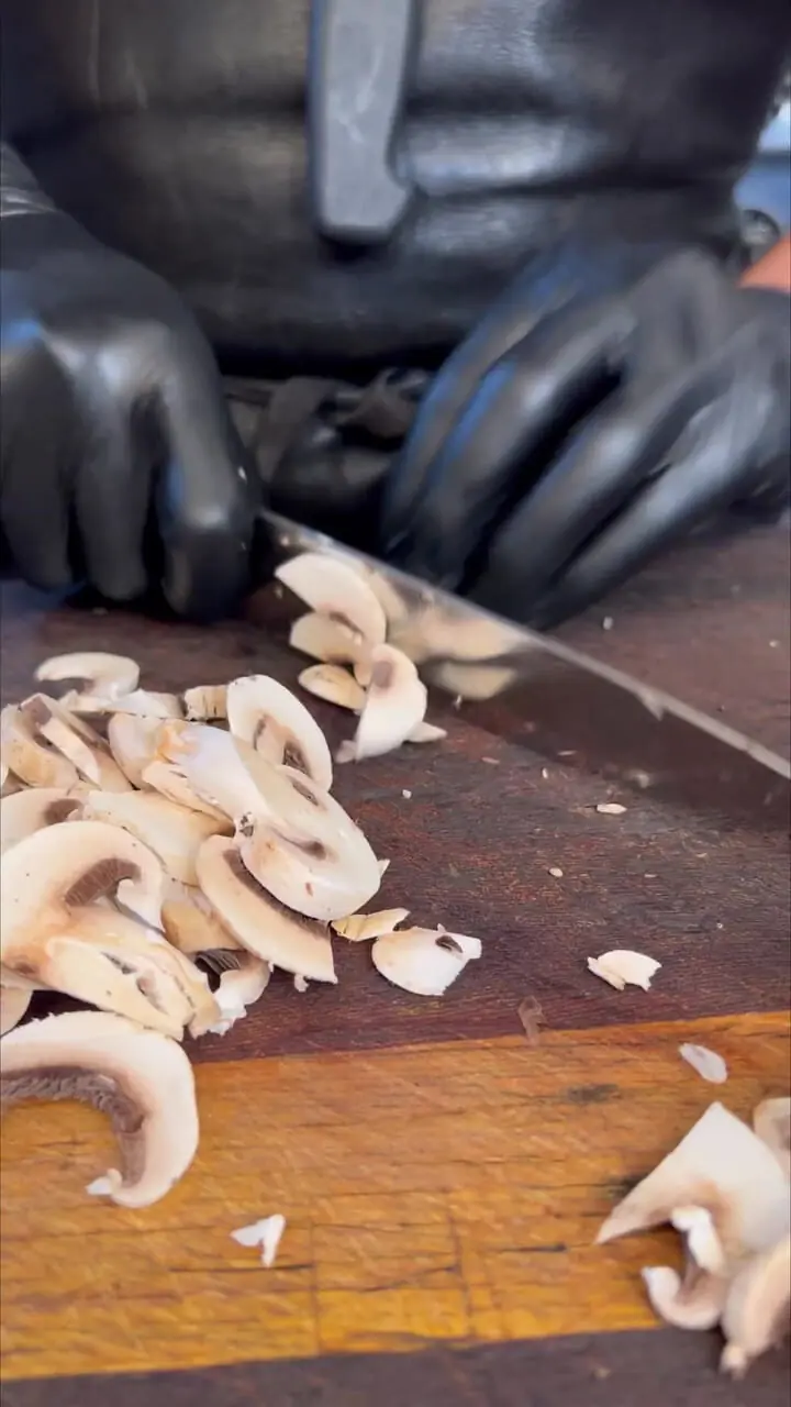 غذای خیابانی در ایران؛ پخت پاستا آلفردو توسط یک آشپز مشهور