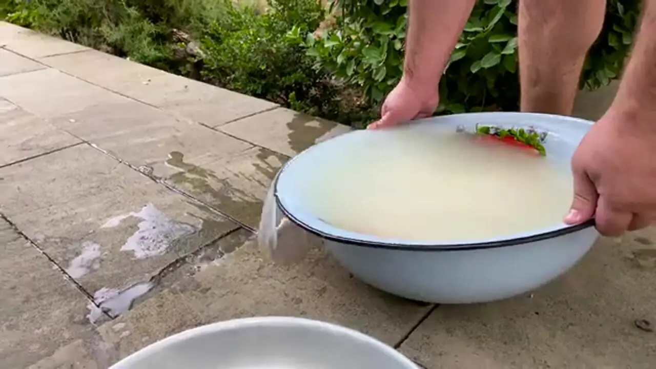 غذای روستایی در آذربایجان؛ پخت یک غذای متفاوت با میگو ببری