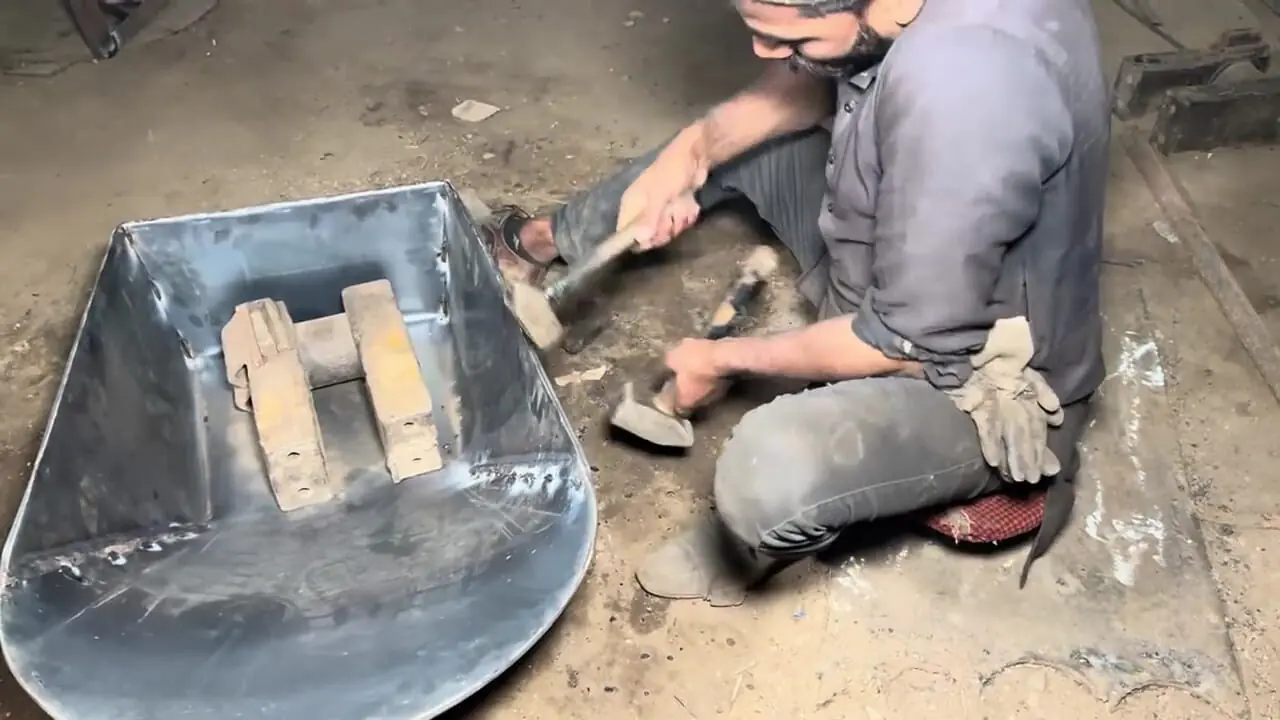 روند صفر تا صد تولید فرغون در کارگاهی در پاکستان