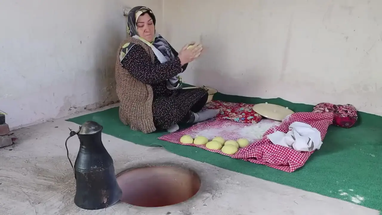 غذای روستایی در ایران؛ پخت نان به روش سنتی