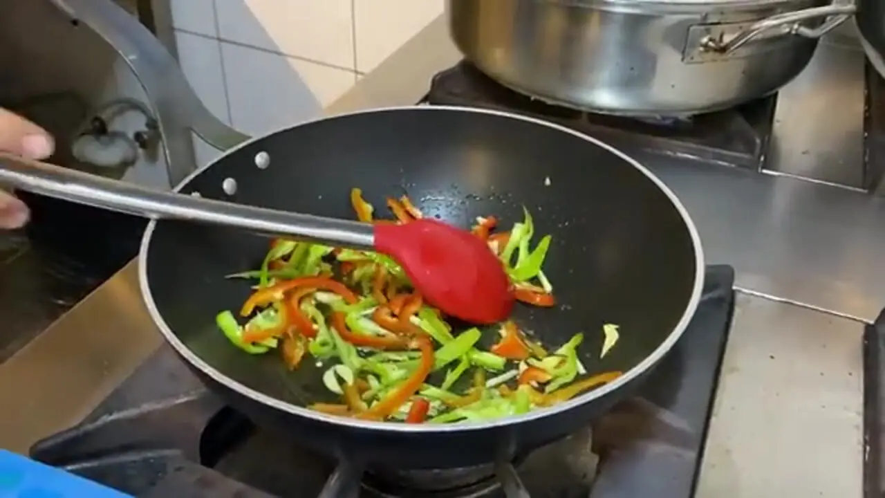 غذای خیابانی در ترکیه؛ پخت اختاپوس به دو روش توسط سرآشپز ماهر