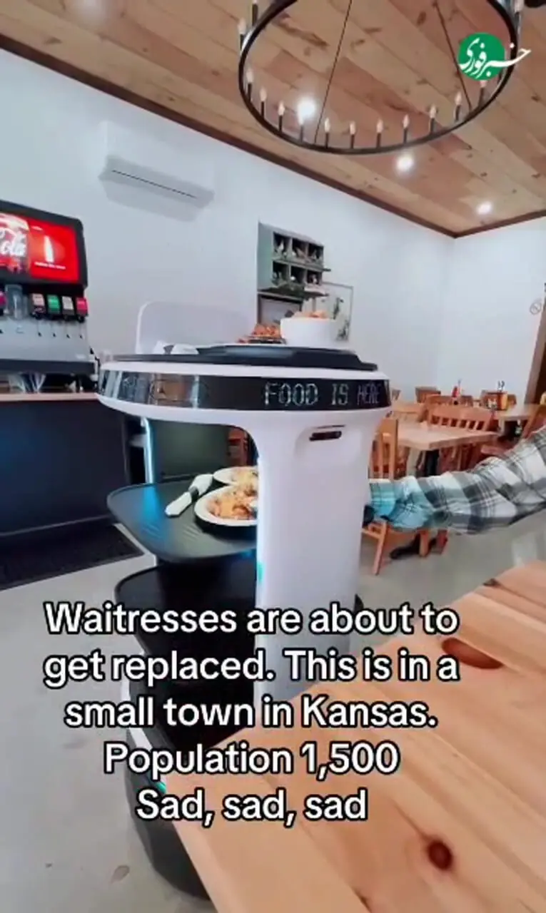 نسل جدید گارسون‌های هوشمند؛ وقتی ربات‌ها سفارش می‌گیرند