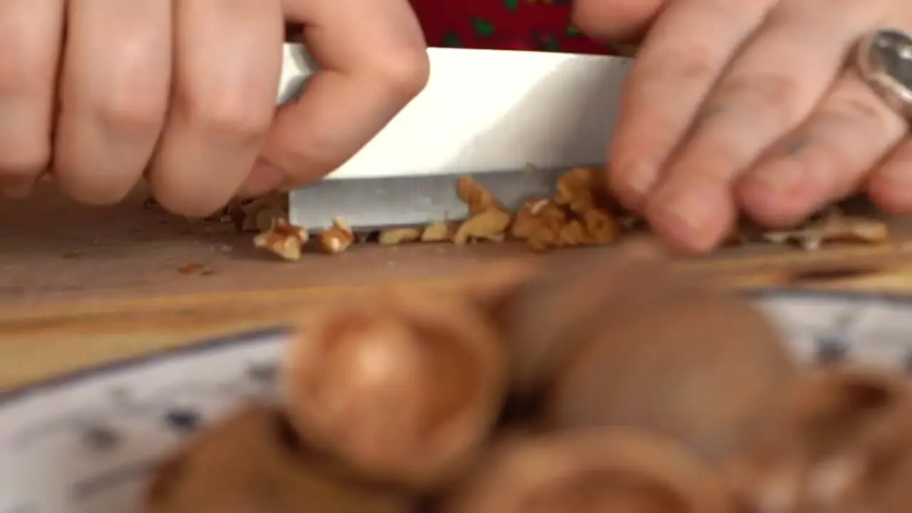 ببینید| غذای روستایی در ایران؛ تهیه ساندویچ مرغ و اسفناج