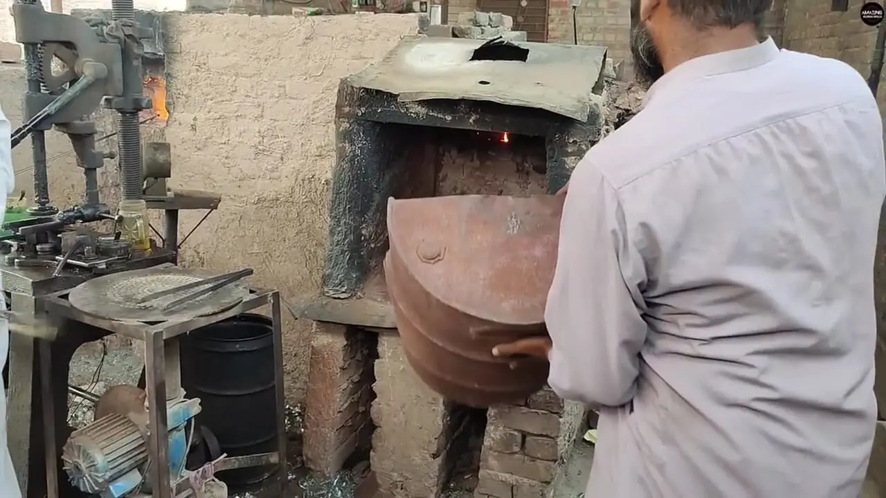 مراحل دیدنی بازیافت شیشه های دورریز و تولید شیشه عطر با آن ها