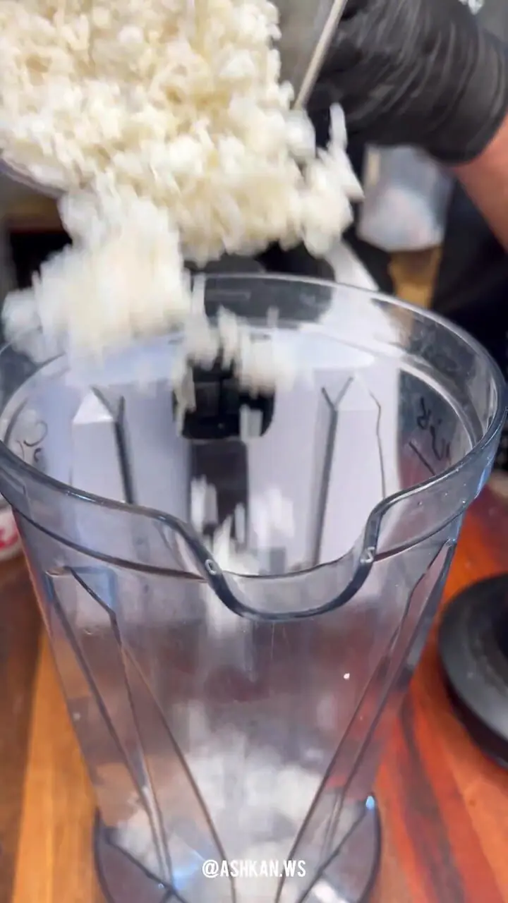 غذای خیابانی در ایران؛ پخت پیتزا با مرغ و خمیر برنج