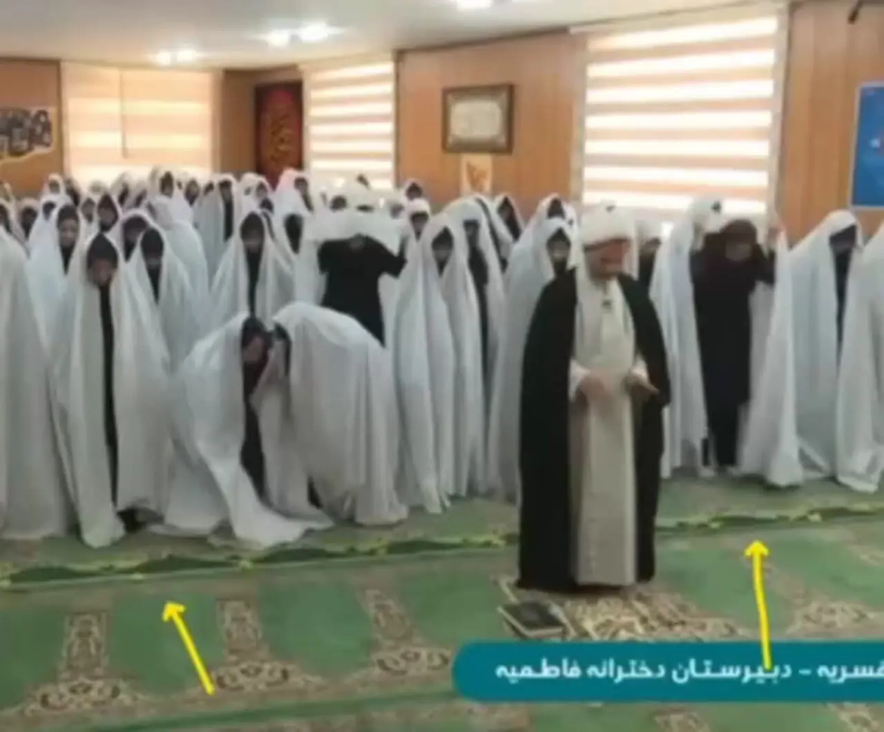 غش کردن یک زن حین نماز جماعت روی آنتن تلویزیون