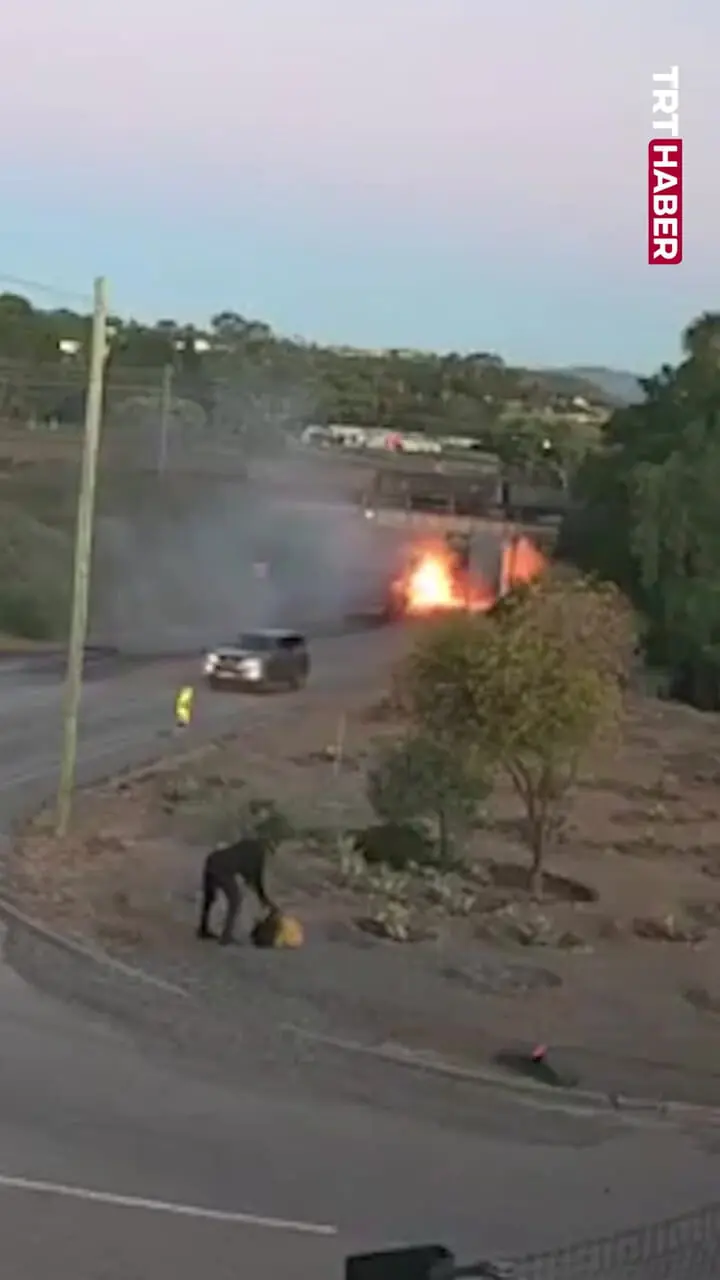 ببینید| تصادف آتشین دو کامیون