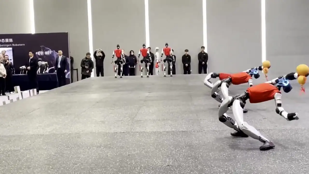 ربات‌های چینی برای صدر اعظم آلمان هنرنمایی کردند