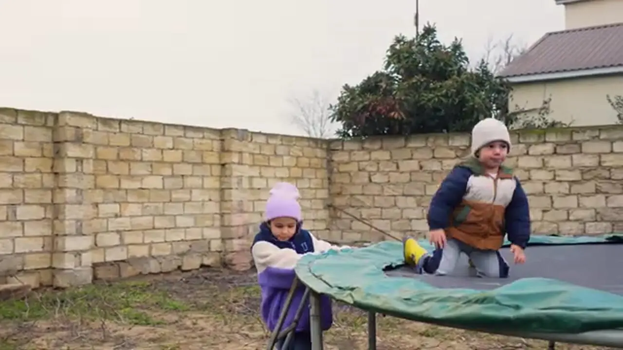 ببینید| غذای روستایی در آذربایجان؛ پخت یک غذای متفاوت با دُم گاو