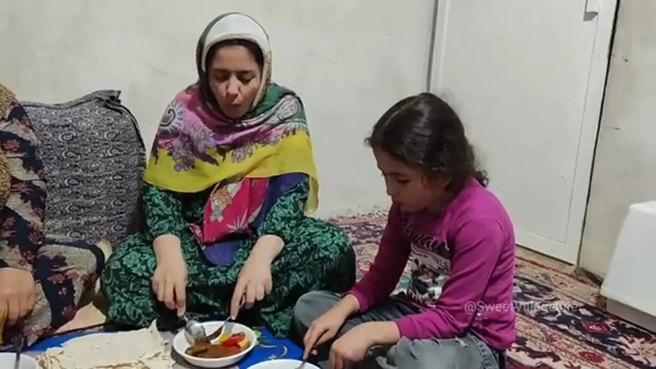 ببینید| غذای روستایی در ایران؛ پخت فلافل سنتی توسط یک بانوی روستایی