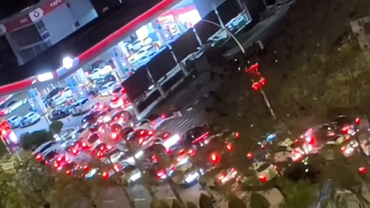 ببینید| چینی‌ها در صف‌ طولانی پمپ‌بنزین‌ از ترس افزایش قیمت