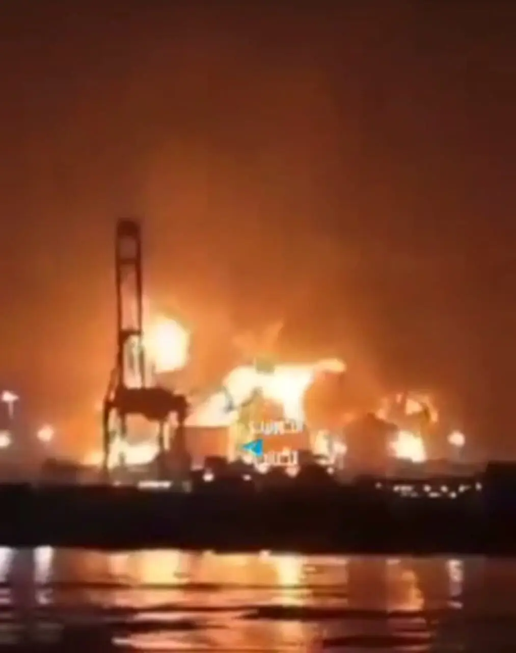 ببینید| جزئیات آتش‌سوزی در منطقه صنعتی «راس لفان» قطر