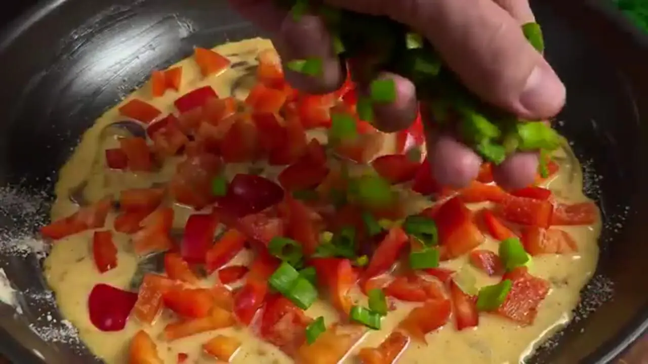 ببینید| طرز تهیه یک غذای ساده و جدید با 1 پیاز و 4 تخم مرغ