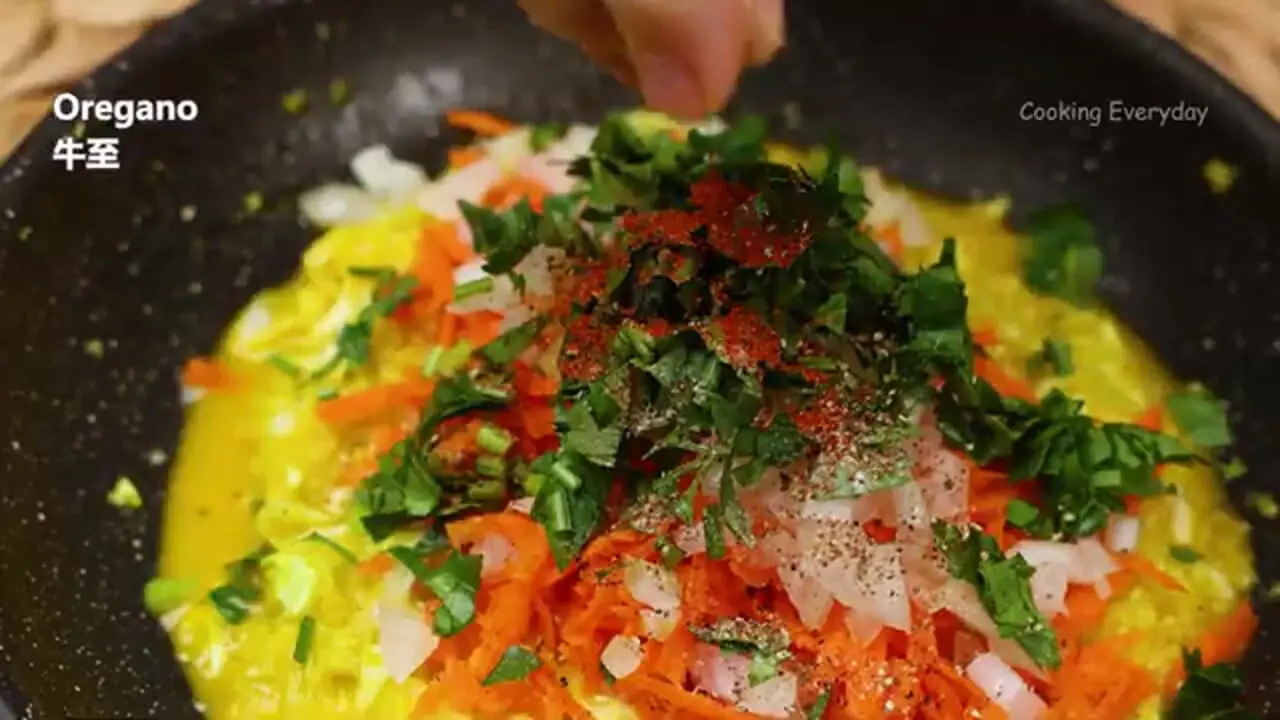 ببینید| طرز تهیه یک غذای ساده با نان تست، کلم و تخم مرغ