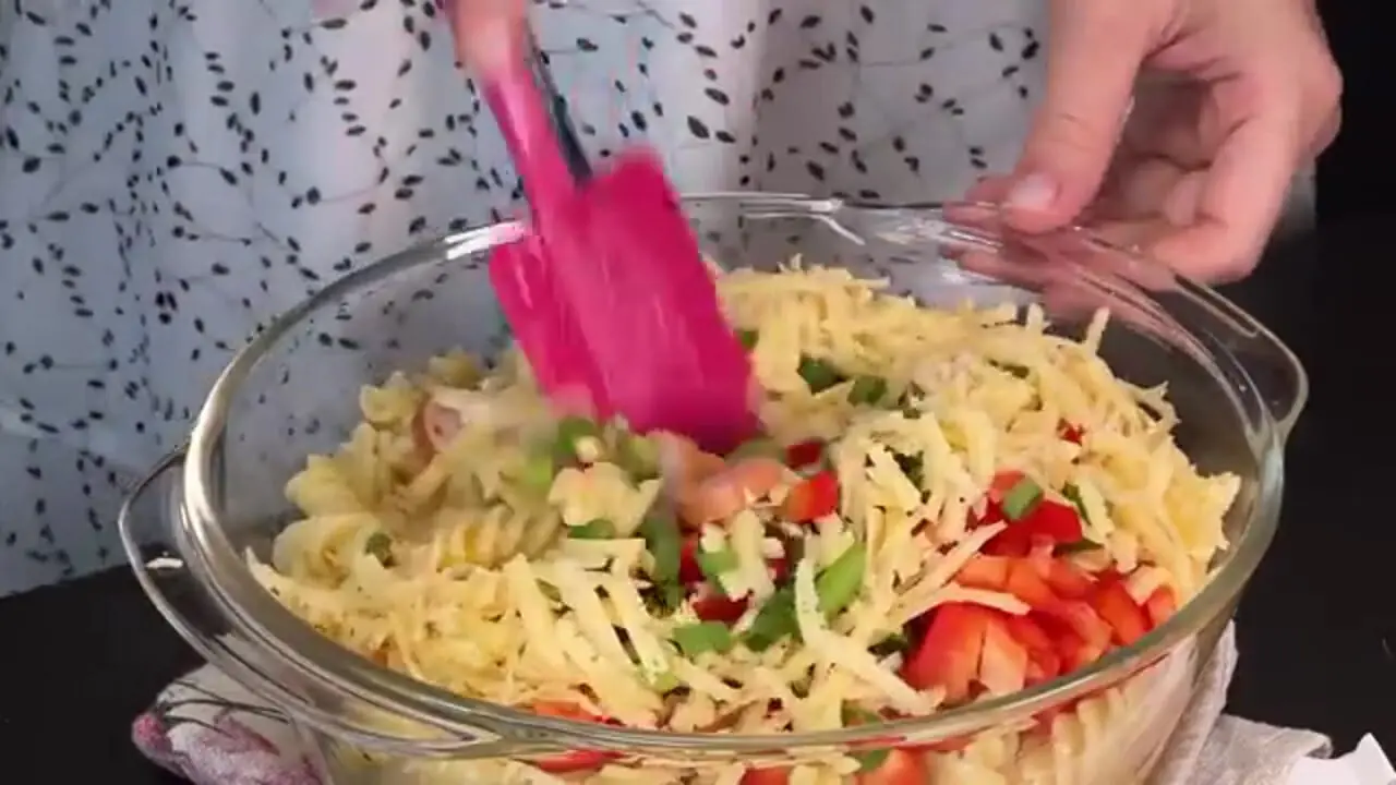 ببینید| طرز تهیه یک غذای ساده با پاستا و تخم مرغ