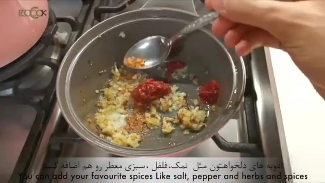 ببینید| طرز تهیه یک غذای ساده با تخم مرغ و سیب زمینی در 10 دقیقه