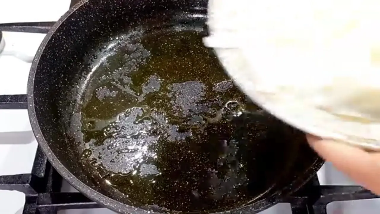 ببینید| طرز تهیه یک غذای ساده و سریع با بادمجان