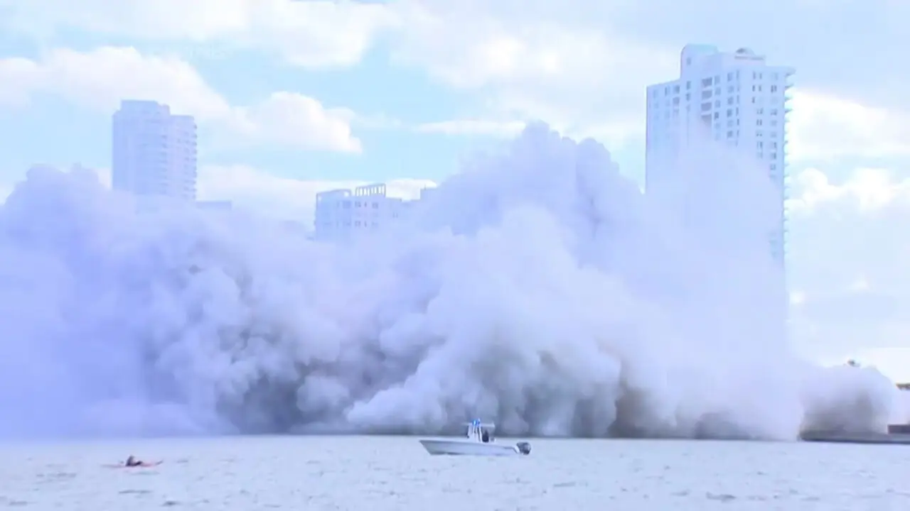 ببینید| ناپدید شدن هتل ۲۳ طبقه در چند ثانیه