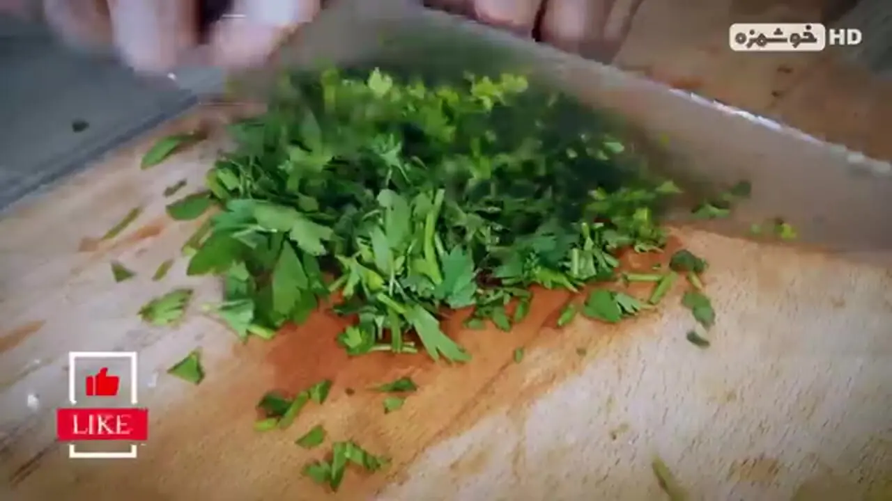 ببینید| طرز تهیه یک غذای ساده با تن ماهی و تخم مرغ