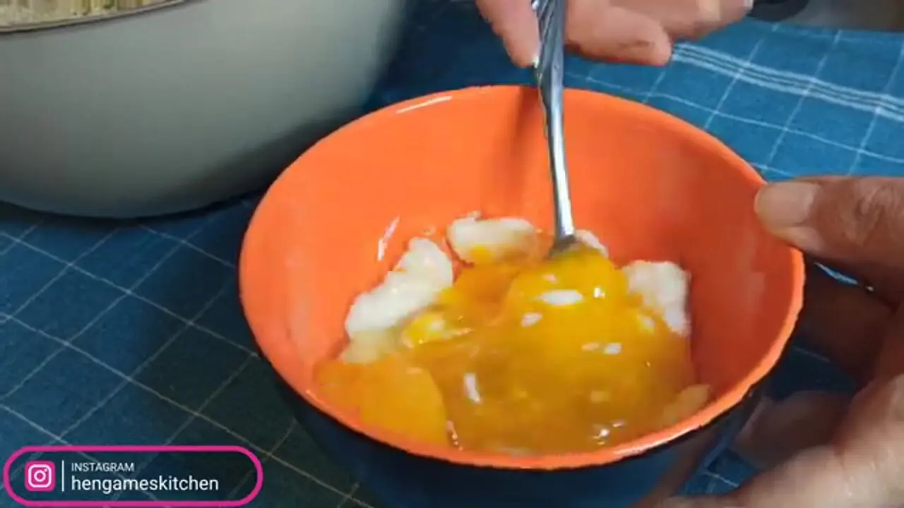 ببینید| طرز تهیه یک کوکو سیب زمینی متفاوت با تن ماهی 