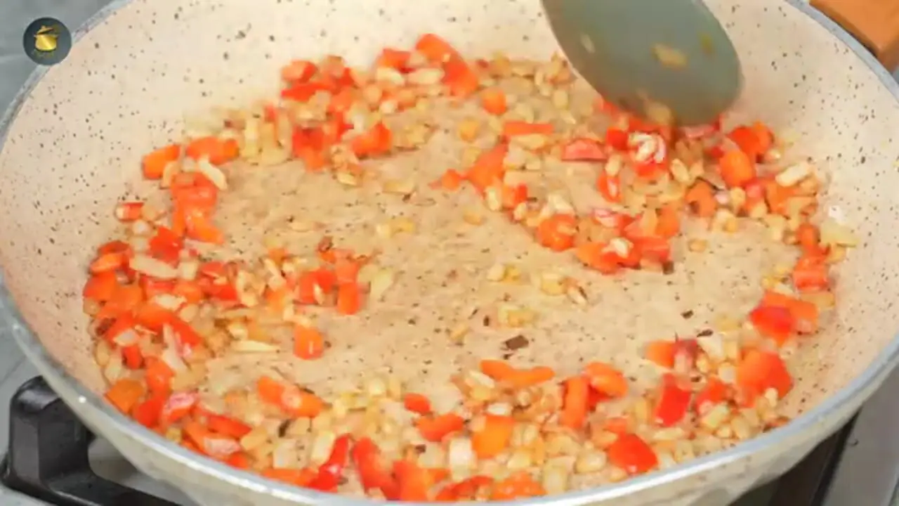 ببینید| طرز تهیه یک غذای ساده جدید با بادمجان و تخم مرغ