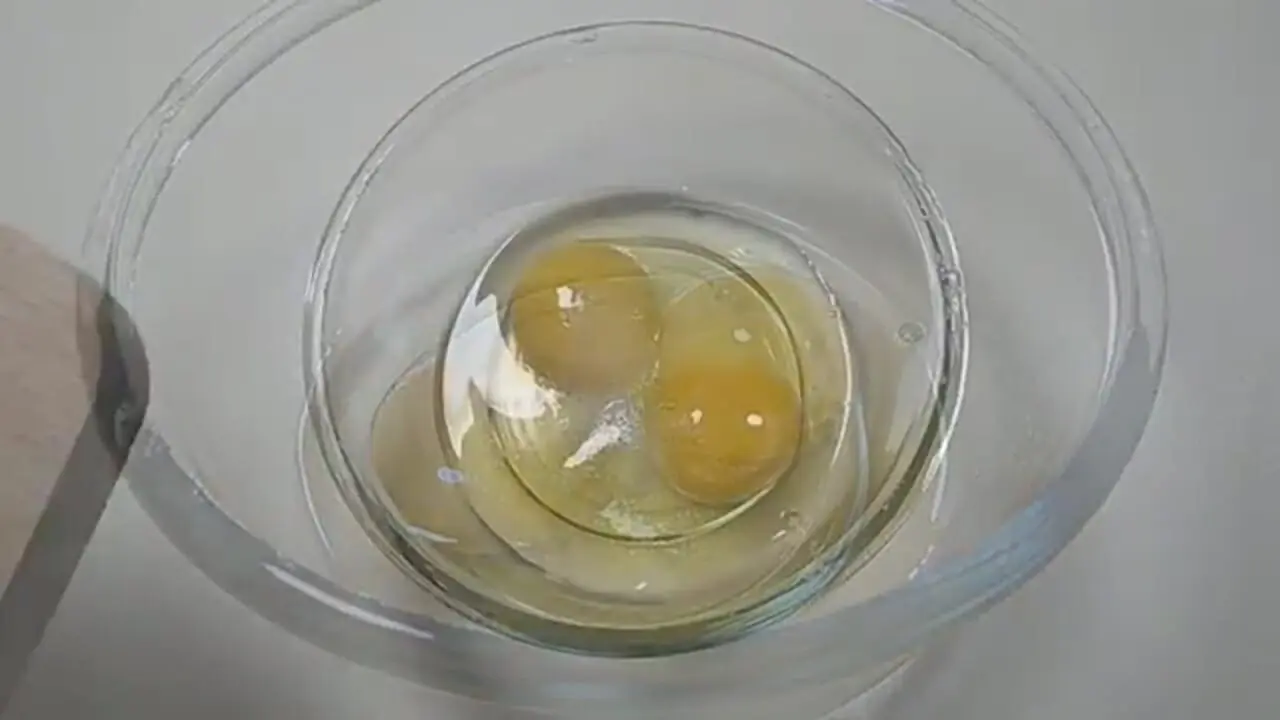 ببینید| طرز تهیه یک غذای ساده با یک سیب زمینی و دو تخم مرغ در 10 دقیقه!