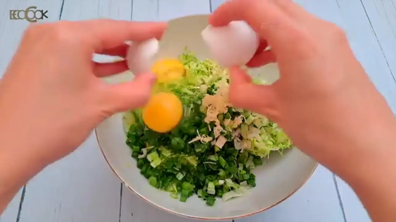 ببینید| طرز تهیه یک غذای جدید و ساده با کدوسبز و پیازچه