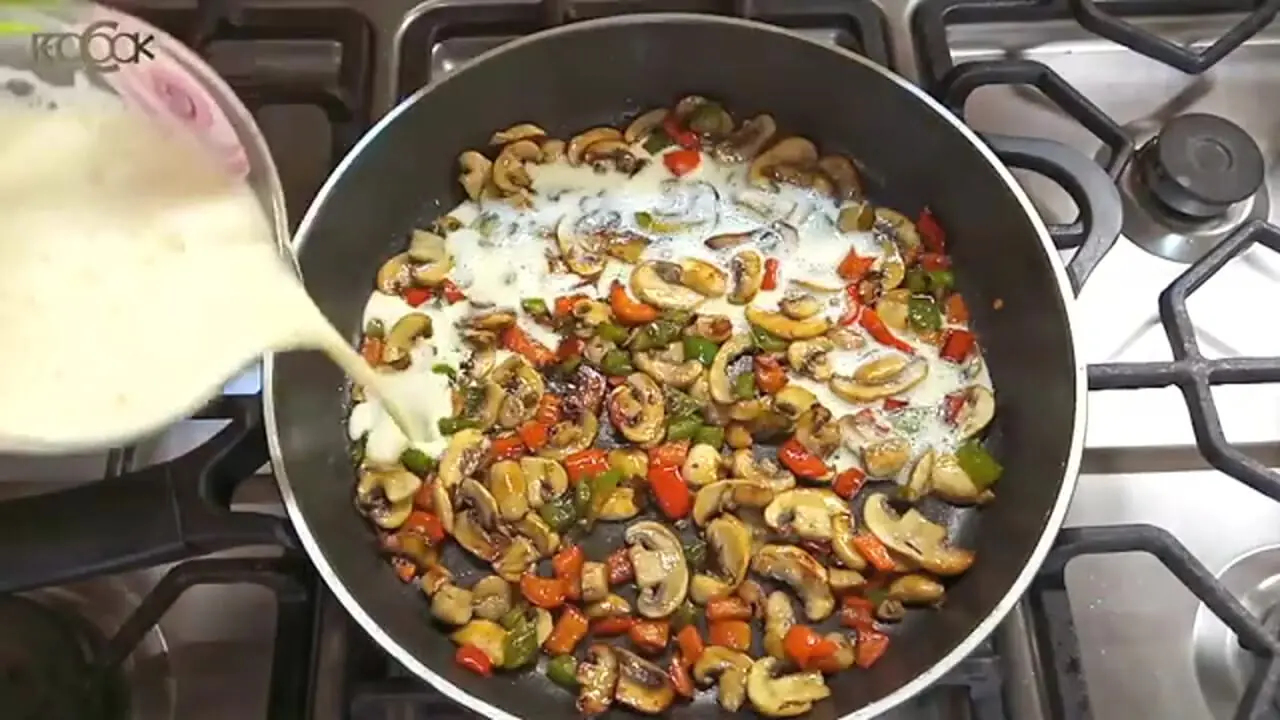 ببییند| طرز تهیه یک غذای جدید و ساده با تخم مرغ پخته