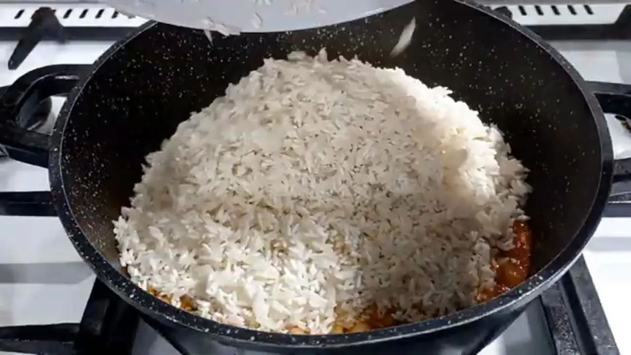 ببینید| طرز تهیه یک پلو مخلوط متفاوت با گوجه فرنگی و لوبیا چشم بلبلی