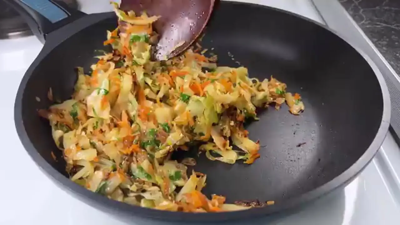 ببینید| طرز تهیه یک غذای جدید آلمانی با کلم و تخم مرغ