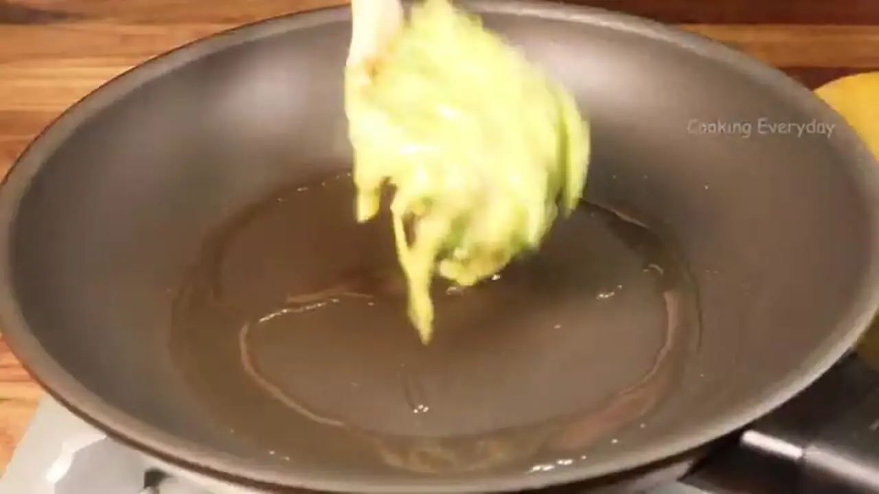 ببینید| طرز تهیه یک غذای جدید با کدو سبز و تخم مرغ