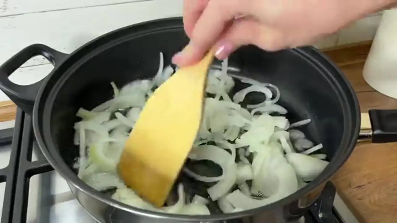 ببینید| طرز تهیه یک غذای کم هزینه و خوشمزه با جگر مرغ و سیب زمینی