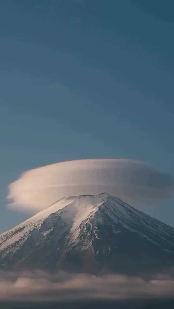 ببینید| تشکیل ابر عدسی‌شکل بر فراز کوه فوجی