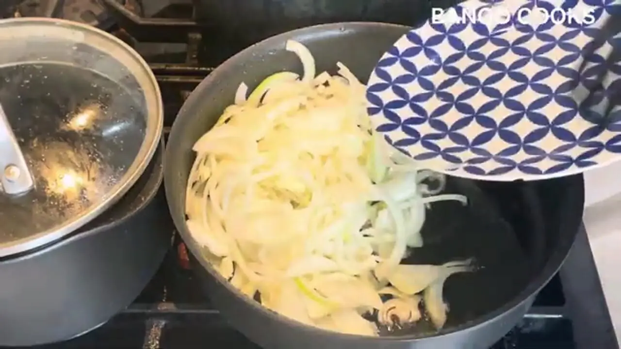 ببینید| طرز تهیه سوسیس بندری با سیب زمینی