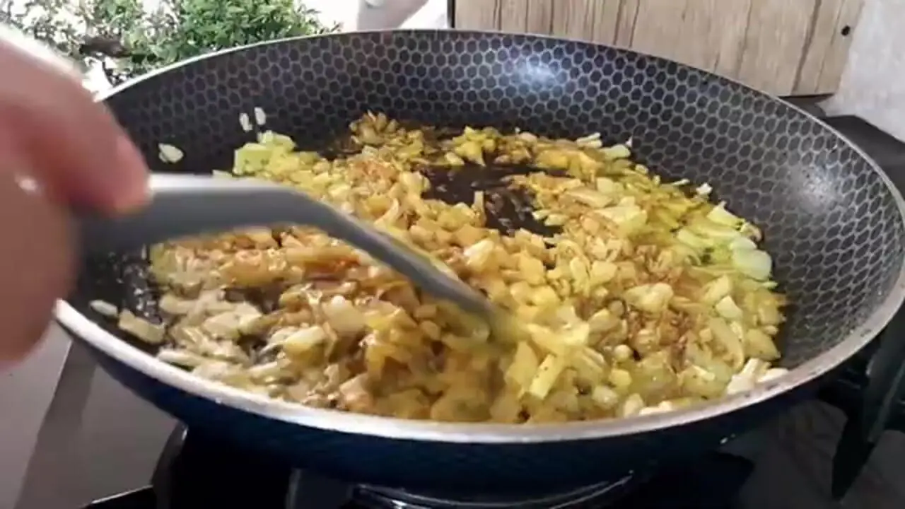 ببینید| طرز تهیه یک غذای خوشمزه با گوشت چرخ کرده و سیب  زمینی