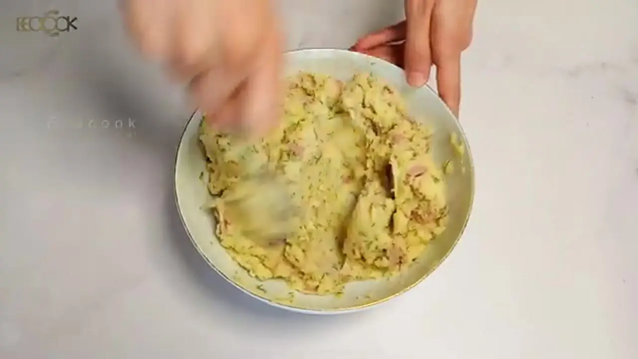 ببینید| طرز تهیه یک غذای ساده با سیب زمینی و تن ماهی