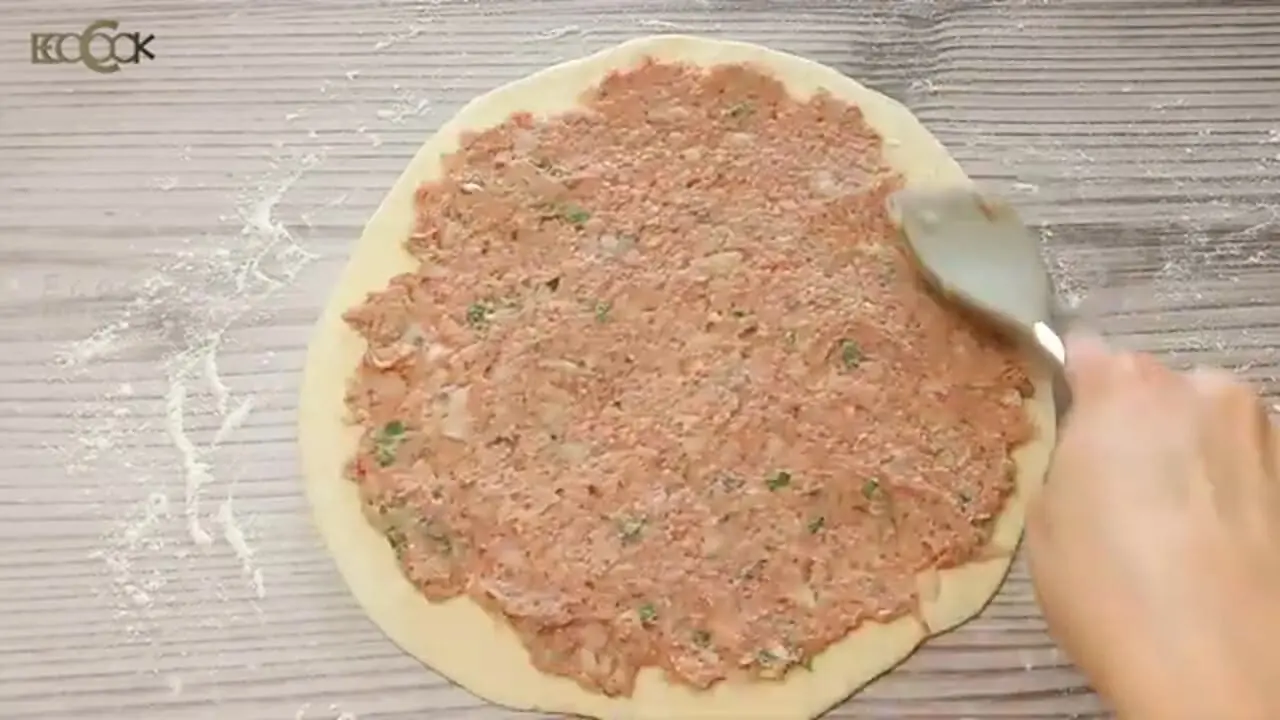 ببینید| طرز تهیه یک غذای جدید با گوشت چرخ کرده و آرد