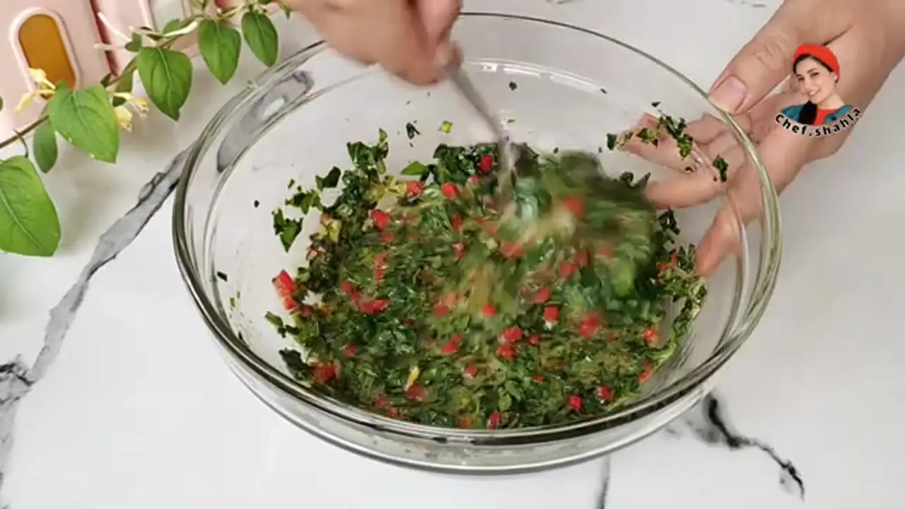 ببینید| طرز تهیه یک کوکو ساده و جدید با اسفناج