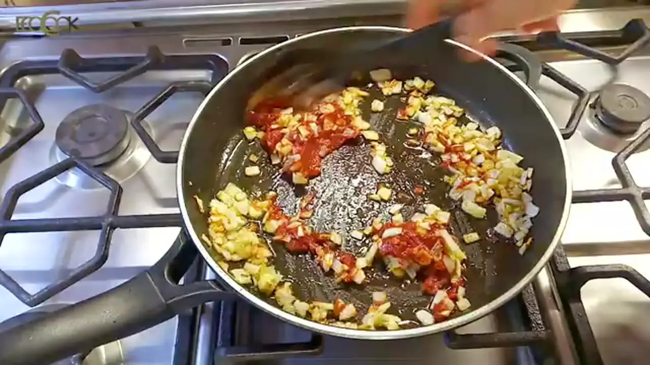طرز تهیه خورشت بادمجان بدون گوشت