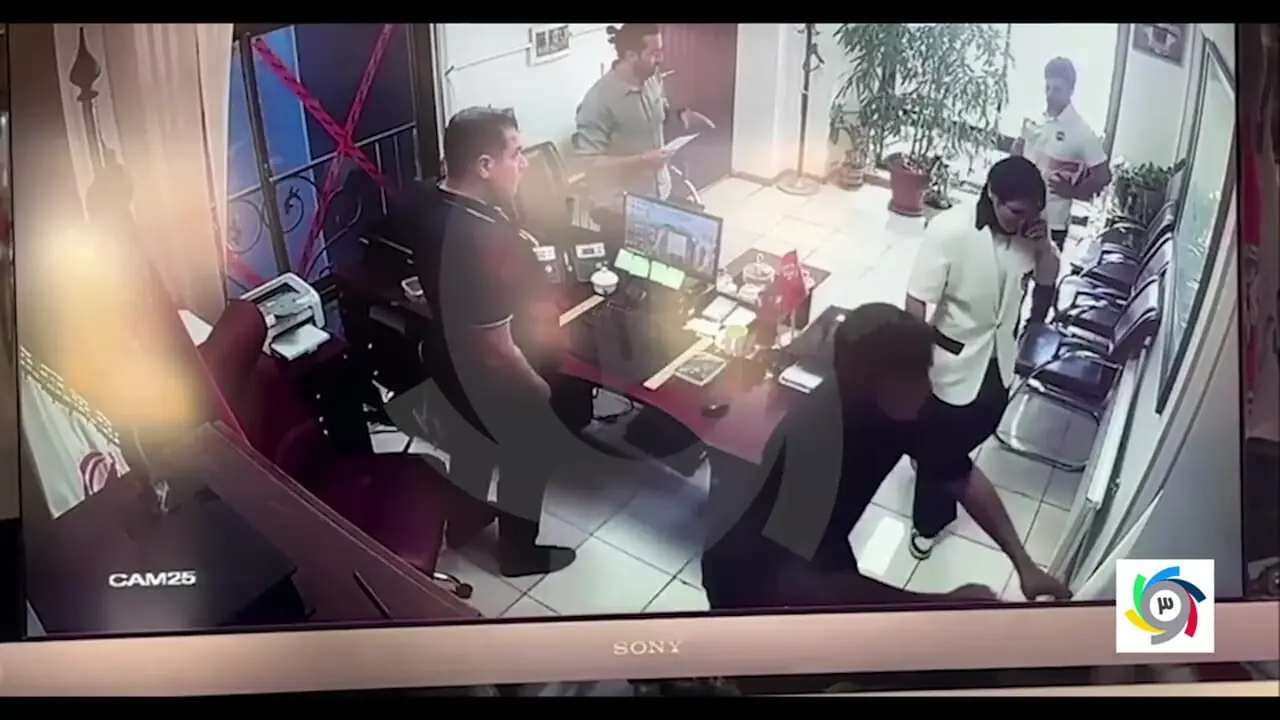 لحظه حملهور شدن خواهران منصوریان به فدراسیون ووشو
