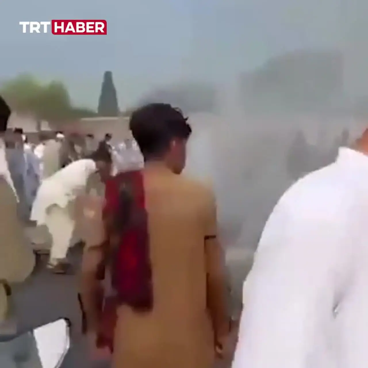 سقوط مرگبار هواپیمای نیروی پاکستانی وسط جاده
