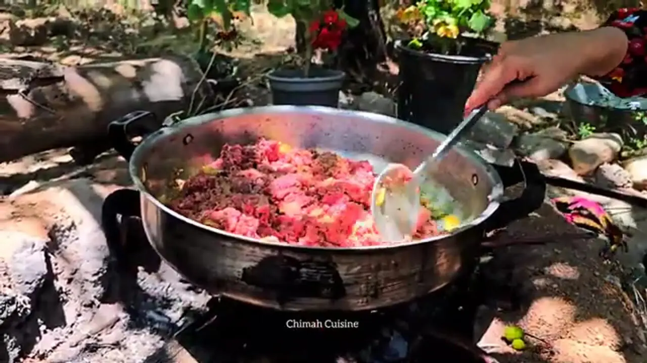 غذای روستایی در ایران؛ پخت عدس پلو نذری برای ماه محرم در روستا