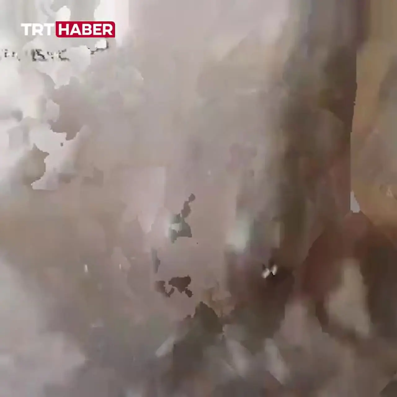 لحظه ریزش سقف معبد درحال ساخت روی سر مردم
