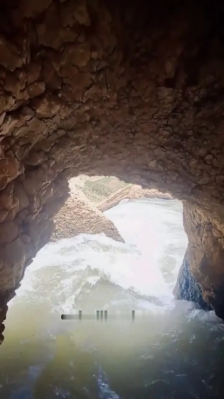 عظمت سرچشمه کوهرنگ؛ سرعت باورنکردنی آب از دل کوه