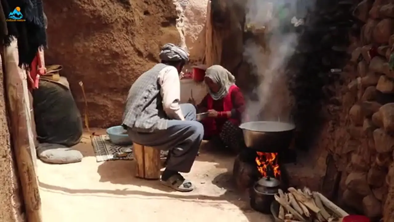 ببینید| غذای روستایی در افغانستان؛ پخت قابلی پلوی پرطرفدار توسط زوج مسن