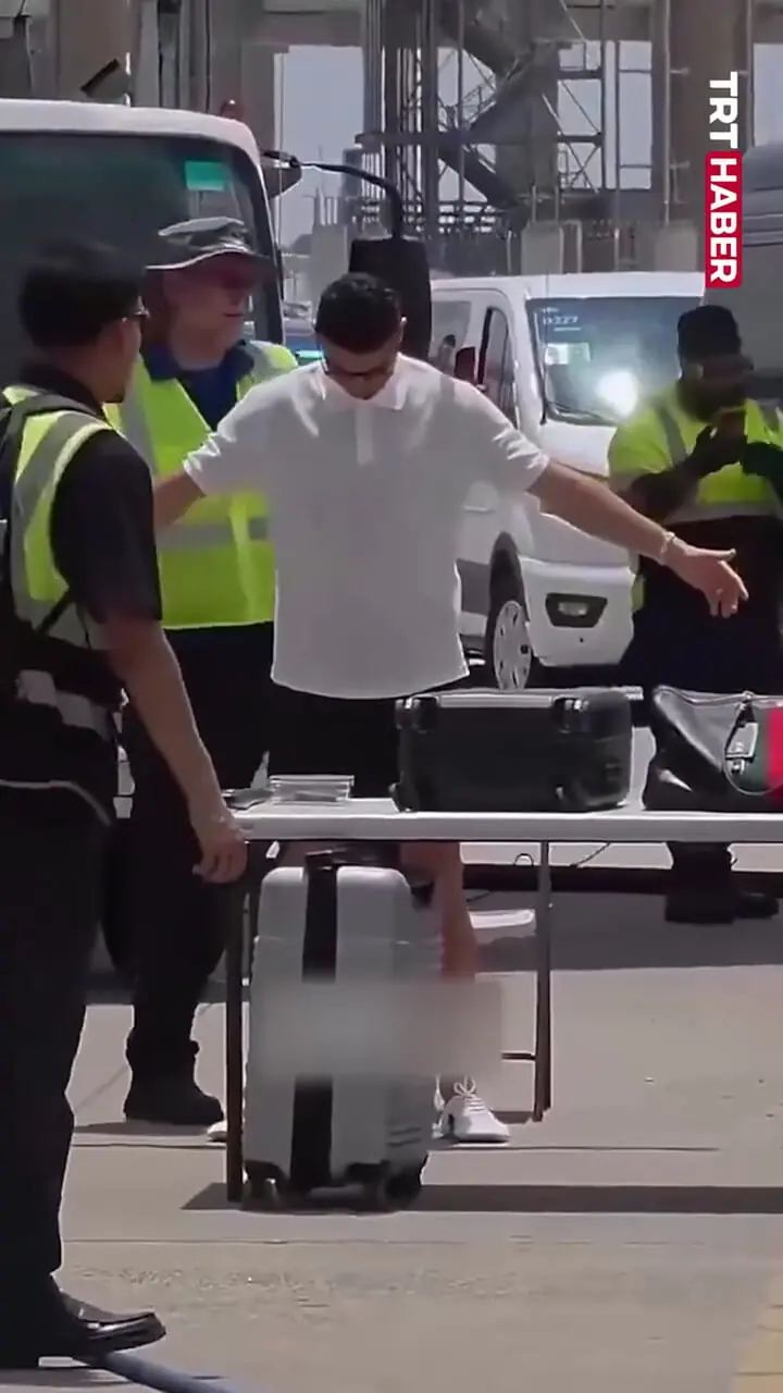 بازرسی شدید رونالدو در فرودگاه دالاس