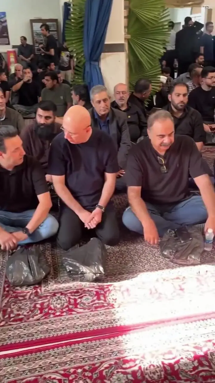 سنگ تمام هنرمندان برای مراسم ختم مادر داریوش فرضیایی